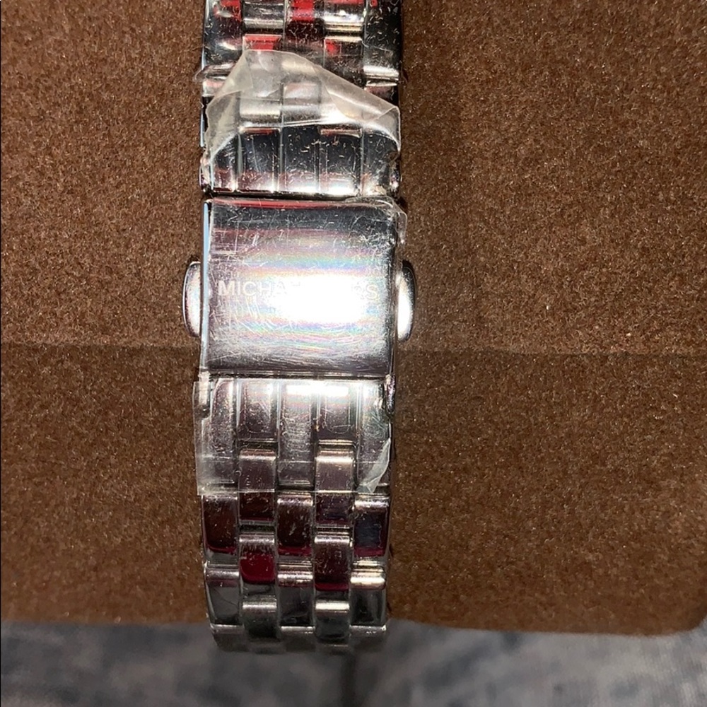 🎶HOST PICK💗Michael Kors🎶🥳 - Picture 2 of 5